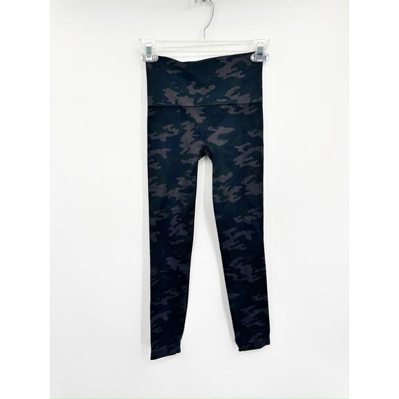 Spanx Black Camo Look At Me Now Seamless Leggings Size XS NWT - Picture 7 of 7